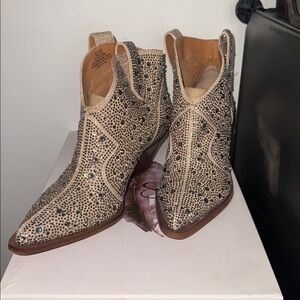 Jessica Simpson Women's Zadie Pull-on Western Booties Champagne Size 7M